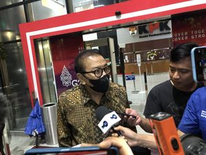 Pakde Karwo Diperiksa Jadi Saksi Kasus Suap di KPK Pakde Karwo Diperiksa Jadi Saksi Kasus Suap di KPK