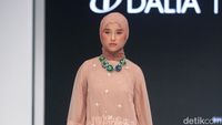 10 Koleksi Ria Miranda di JFW 2023, Hadirkan Busana dengan Motif Khas Minang