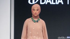 10 Koleksi Ria Miranda di JFW 2023, Hadirkan Busana dengan Motif Khas Minang