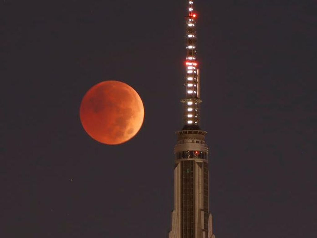 Pesona Gerhana Bulan di New York, Mengagumkan...