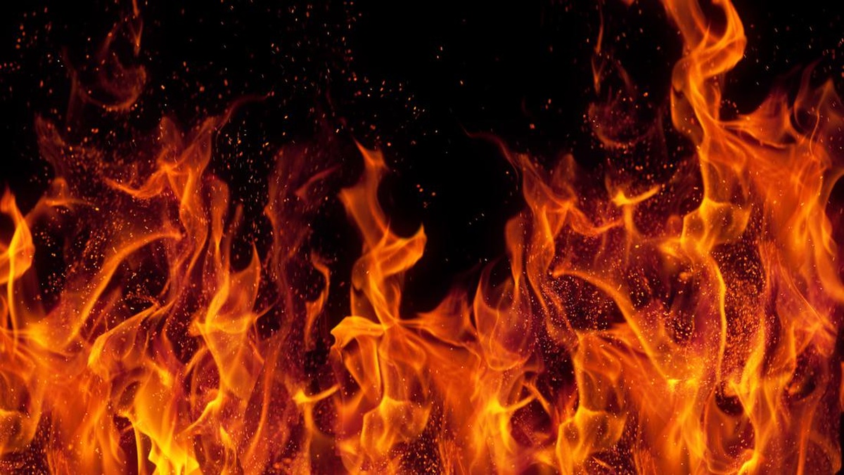Ditegur Masalah Parkir, Sopir Taksi Bakar Angkringan di Jaktim
