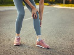 Otot Bagian Lengan dan Kaki Sering Kram, Bagaimana Mengatasinya Dok?