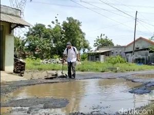 Duh! Jalan Rusak Parah di Brebes Mencapai 258 Km, Ada yang Mirip Kubangan Duh! Jalan Rusak Parah di Brebes Mencapai 258 Km, Ada yang Mirip Kubangan
