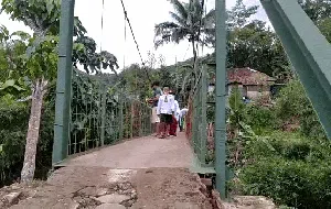 Jembatan Gantung Desa Sukamanah Sukabumi yang Tak Lagi Horor