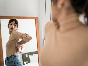 Jerawat di Bokong karena Apa? Ini Penyebab Paling Umum