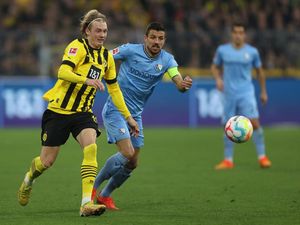 Lagi Cedera, Pemain Ini Malah Kena Tendang di Kepala