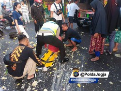 Kecelakaan Truk dan Motor di Jalan Wonosari Simpang Wiyoro