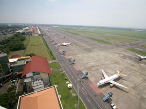 Sejumlah Penerbangan di Bandara Juanda Dibatalkan Akibat Erupsi Lewotobi
