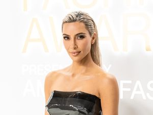 Kim Kardashian Dikecam Setelah Membeli Kalung Salib Putri Diana Rp 3 Miliar