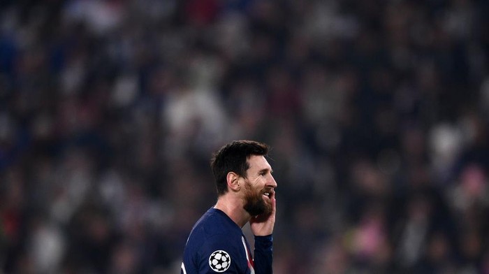 ALLIANZ STADIUM, TURIN, ITALY - 2022/11/02: Lionel Messi of Paris Saint-Germain FC looks dejected during the UEFA Champions League football match between Juventus FC and Paris Saint-Germain FC. Paris Saint-Germain FC won 2-1 over Juventus FC. (Photo by Nicolò Campo/LightRocket via Getty Images)