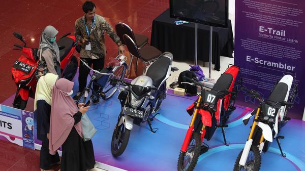 Deretan Kendaraan Listrik Karya Mahasiswa ITS di Mal Surabaya