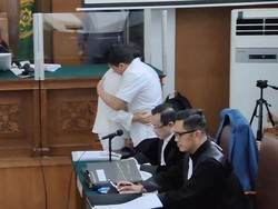 Momen Pelukan Sambo-Putri Jelang Sidang Pembunuhan Yosua