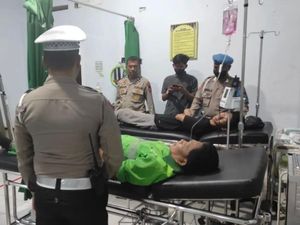 Ayah dan Anak di Parepare Jadi Korban Tabrak Lari Mobil Patroli Polisi Ayah dan Anak di Parepare Jadi Korban Tabrak Lari Mobil Patroli Polisi