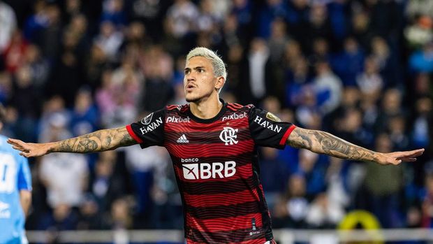 BUENOS AIRES, ARGENTINA - 2022/08/31: Pedro Guilherme of Flamengo celebrates after scoring his goal during the Copa CONMEBOL Libertadores 2022 first-leg semifinal match between Velez and Flamengo at Jose Amalfitani Stadium. Final Score; Velez 0:4 Flamengo. (Photo by Manuel Cortina/SOPA Images/LightRocket via Getty Images)
