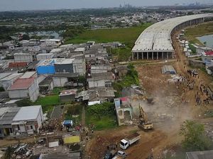 Rumah Warga Dirobohkan demi Jalan Tol Cibitung-Cilincing Rumah Warga Dirobohkan demi Jalan Tol Cibitung-Cilincing