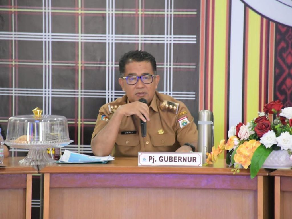 PJ Gubernur Sulbar Minta Optimalkan Pelayanan Berbasis Elektronik PJ Gubernur Sulbar Minta Optimalkan Pelayanan Berbasis Elektronik