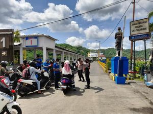 Penumpang dan Kapal di Pelabuhan Lembar Diperiksa Jelang G20 Bali Penumpang dan Kapal di Pelabuhan Lembar Diperiksa Jelang G20 Bali