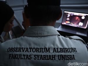 Gerhana Bulan Total di Langit Bandung Tak Terlihat gegara Mendung