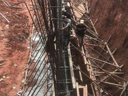 Perbaikan Longsor Jl Pangkalan 1A Bantargebang: Turap Mulai Dipasang