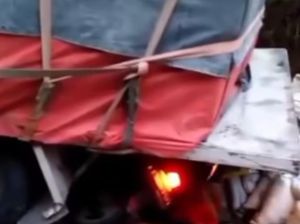 Truk Mundur di Jalur Alternatif Puncak Bogor, Satu Motor Terjepit