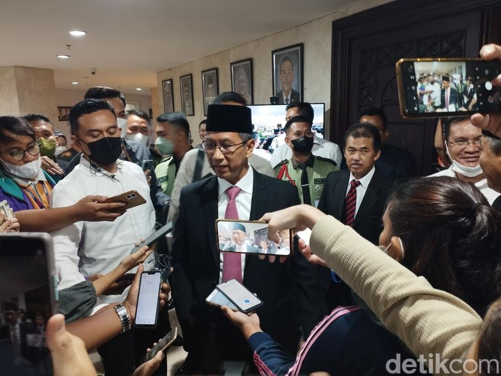 Heru Budi Temui Mendagri Tito Bahas Putusan UMP DKI 2022 Rp 4,5 Juta Heru Budi Temui Mendagri Tito Bahas Putusan UMP DKI 2022 Rp 4,5 Juta