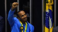 Potret Pebalap F1 Lewis Hamilton Jadi Warga Kehormatan Brasil
