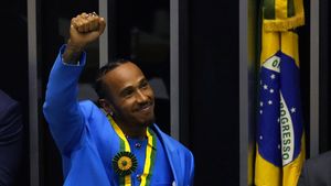 Potret Pebalap F1 Lewis Hamilton Jadi Warga Kehormatan Brasil