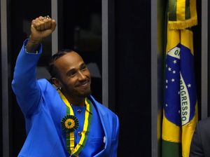Potret Pebalap F1 Lewis Hamilton Jadi Warga Kehormatan Brasil