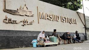 Potret PKL di Istiqlal Kucing-kucingan dengan Satpol PP