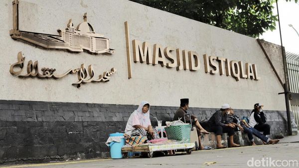 Potret PKL di Istiqlal Kucing-kucingan dengan Satpol PP