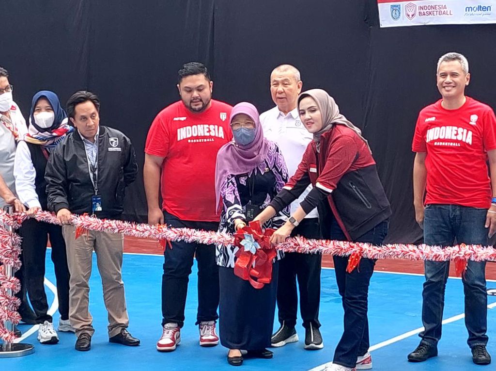 Rayakan HUT ke-71, PP Perbasi Renovasi Eks Sekolah Derrick Michael Rayakan HUT ke-71, PP Perbasi Renovasi Eks Sekolah Derrick Michael