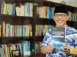 Gemar Menulis, Guru Besar Unpad Ini Telah Hasilkan 53 Buku