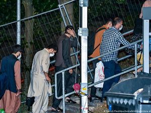 Puluhan Ribu Warga Afghanistan Ingin Datangi Jerman