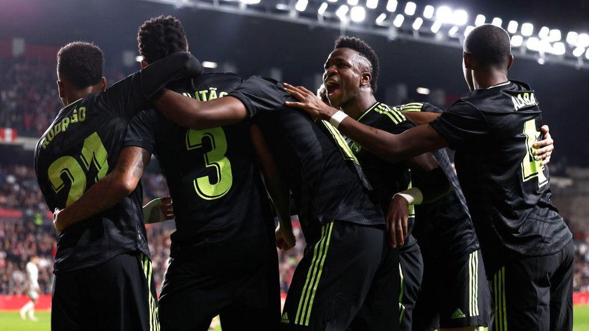 Real Madrid lagi memble sehingga disalip Barcelona (Foto: Real Madrid via Getty Images/Helios de la Rubia)
