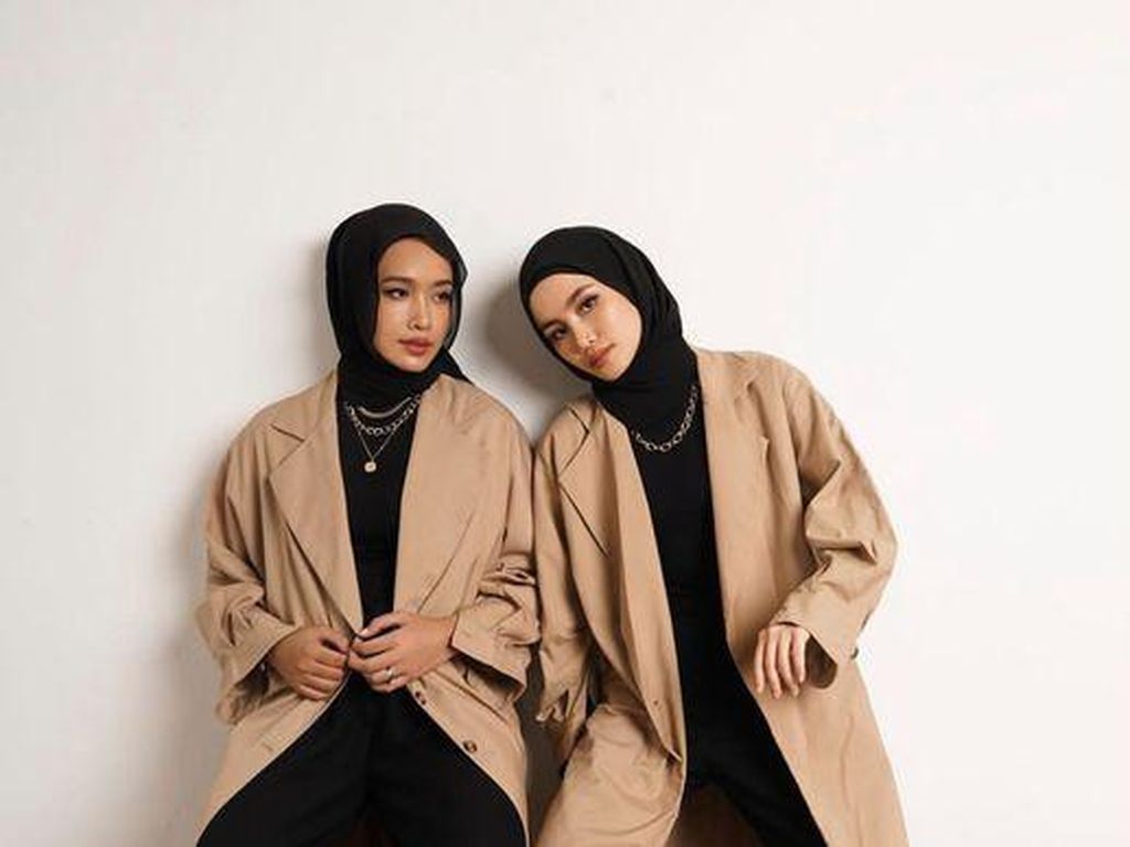 8 Rekomendasi Warna Hijab yang Cocok untuk Baju Hitam, Terlihat Langsing 8 Rekomendasi Warna Hijab yang Cocok untuk Baju Hitam, Terlihat Langsing