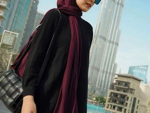 Baju Hitam Cocok Jilbab Warna Apa? Ini 10 Pilihan Agar Look Makin Stylish
