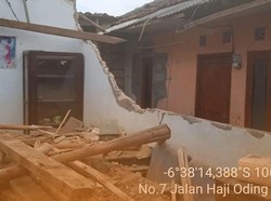 Rumah Warga di Tamansari Bogor Ambruk Diterjang Angin Kencang