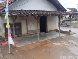 Warga Ceritakan Kerugian Usai Banjir Terjang Mangkang Wetan Semarang