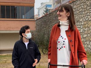 9 Foto Wanita Tertinggi Dunia Pertama Kali Naik Pesawat 9 Foto Wanita Tertinggi Dunia Pertama Kali Naik Pesawat