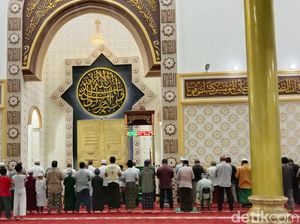 Masjid Tertua di Manado Gelar Salat Gerhana Bulan Saat Memasuki Fase Puncak Masjid Tertua di Manado Gelar Salat Gerhana Bulan Saat Memasuki Fase Puncak