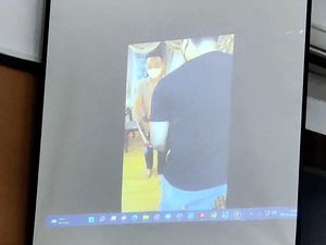 Momen Yosua Beri Kejutan Kue-Tumpeng di Anniversary Sambo-Putri