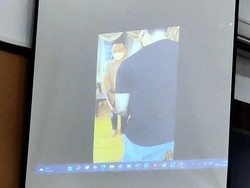 Momen Yosua Beri Kejutan Kue-Tumpeng di Anniversary Sambo-Putri