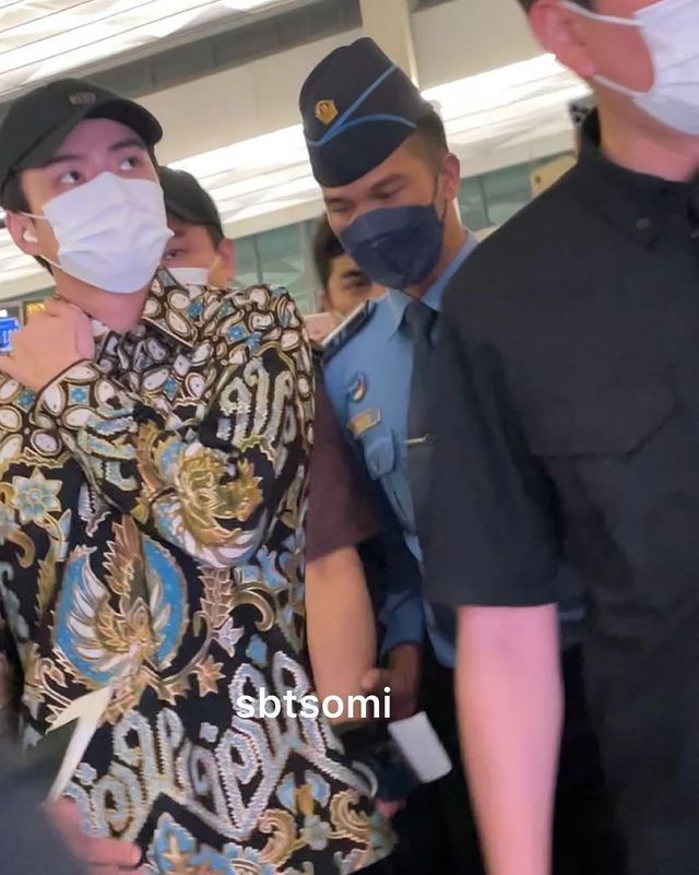 Sehun Pakai Batik Sehun Pakai Batik