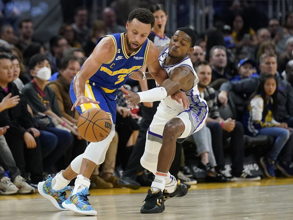 NBA: Curry 47 Poin, Warriors Menang 116-113 atas Kings