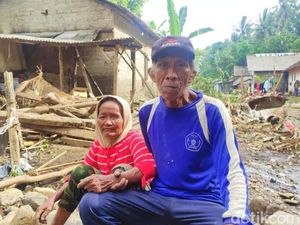 Kisah Pasutri Lansia Korban Banjir Banyuwangi yang Selamat Berkat Pohon Pisang Kisah Pasutri Lansia Korban Banjir Banyuwangi yang Selamat Berkat Pohon Pisang