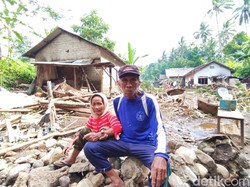 Derita Pasutri Lansia Korban Banjir Banyuwangi: Rumah Rata dengan Tanah