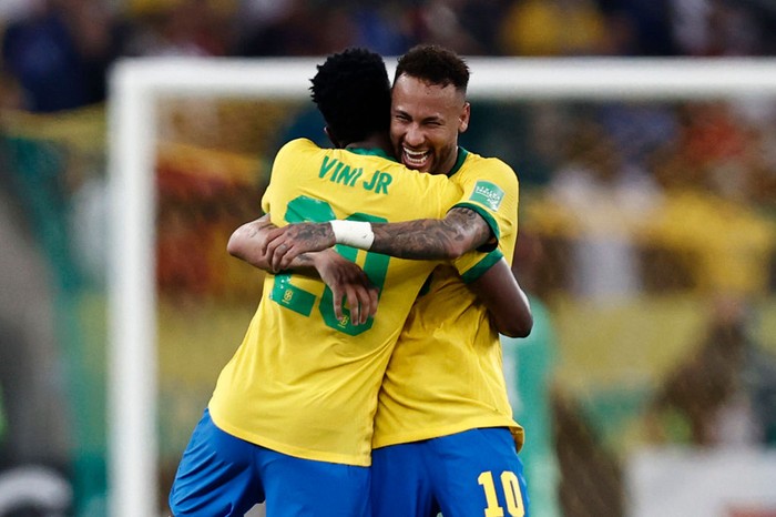 Brazil's Neymar (2nd R) celebrates with teammates (L to R) Gabriel Jesus, Richarlison and Everton Ribeiro after scoring against Venezuela during the Conmebol Copa America 2021 football tournament group phase match at the Mane Garrincha Stadium in Brasilia on June 13, 2021. (Photo by NELSON ALMEIDA / AFP) (Photo by NELSON ALMEIDA/AFP via Getty Images)
