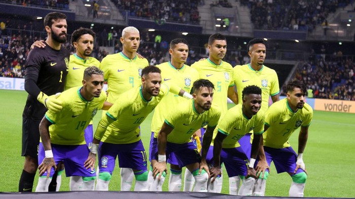 LE HAVRE, FRANCE - SEPTEMBER 23: Team Brazil poses before the international friendly match between Brazil and Ghana at Stade Oceane on September 23, 2022 in Le Havre, France. (Photo by Jean Catuffe/Getty Images)