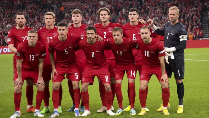 COPENHAGEN, DENMARK - SEPTEMBER 25: Team Denmark poses before the UEFA Nations League League A Group 1 match between Denmark and France at Parken Stadium on September 25, 2022 in Copenhagen, Denmark. (Photo by Jean Catuffe/Getty Images)