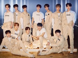 Selfie Kece Member TREASURE Sesampainya di Jakarta